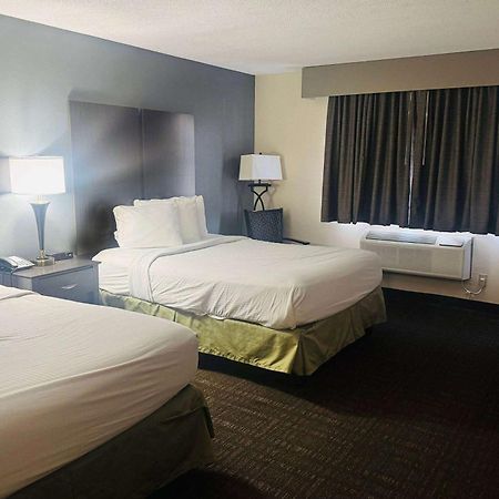 Baymont By Wyndham Chester Il Bagian luar foto
