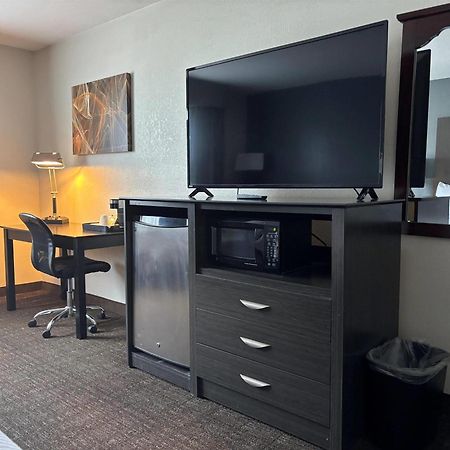 Baymont By Wyndham Chester Il Bagian luar foto