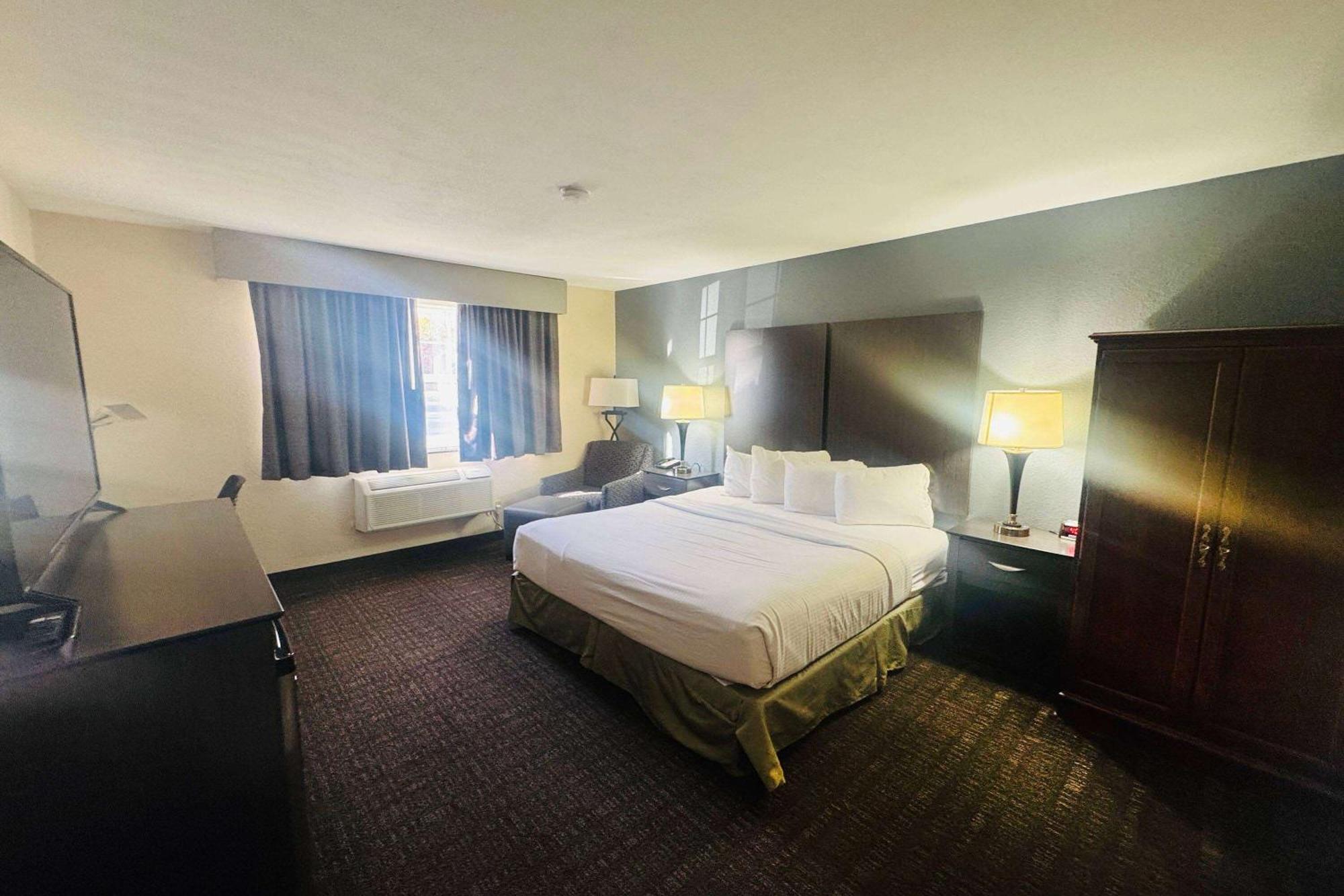 Baymont By Wyndham Chester Il Bagian luar foto