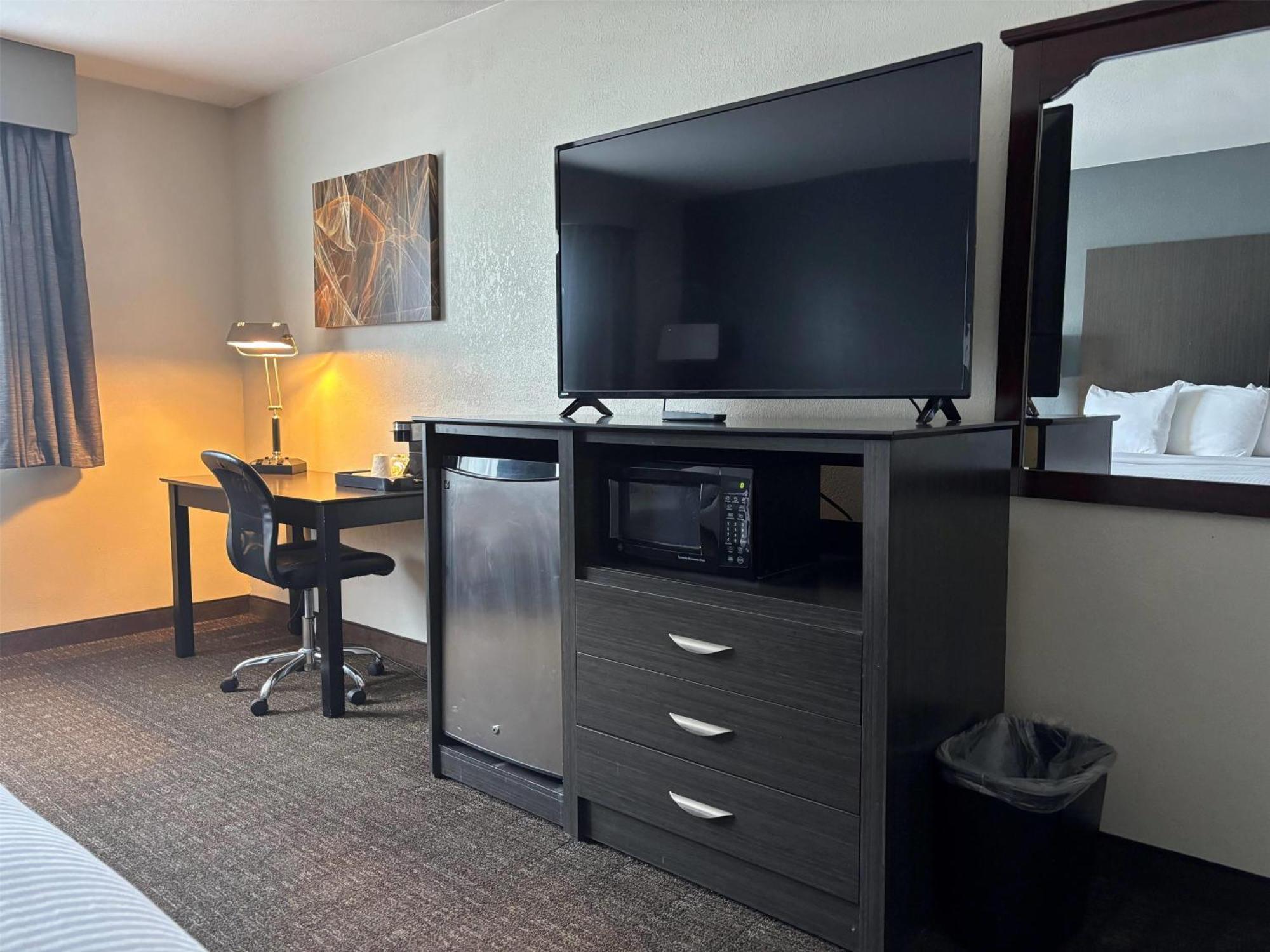 Baymont By Wyndham Chester Il Bagian luar foto