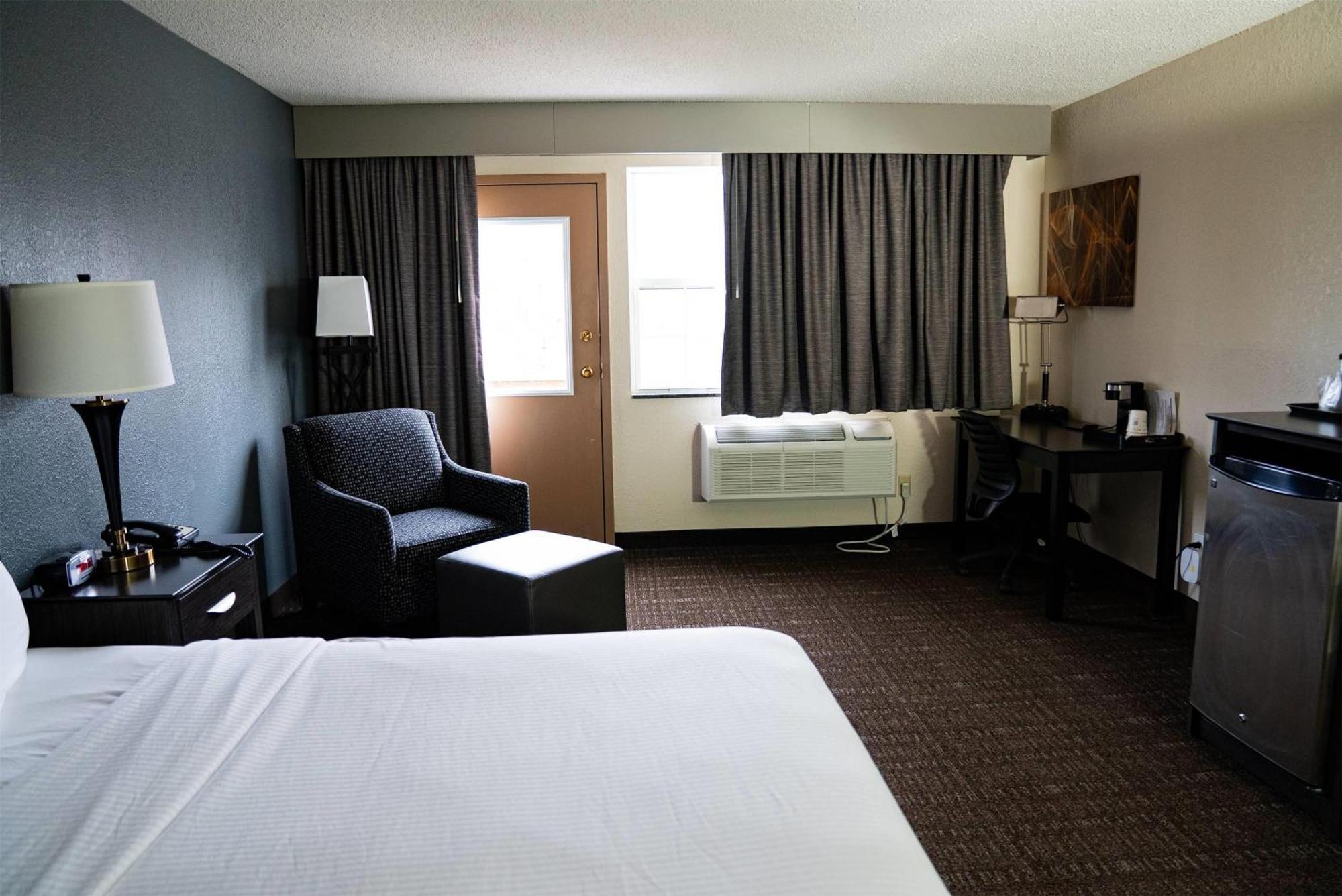 Baymont By Wyndham Chester Il Bagian luar foto