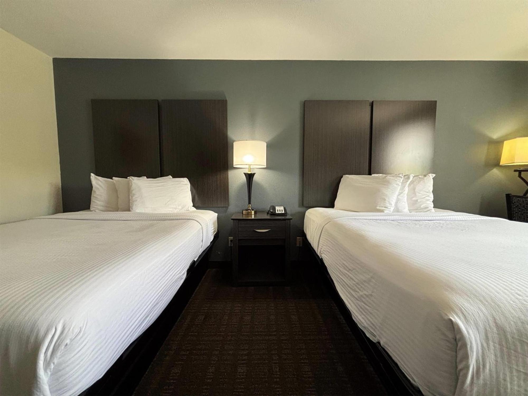 Baymont By Wyndham Chester Il Bagian luar foto